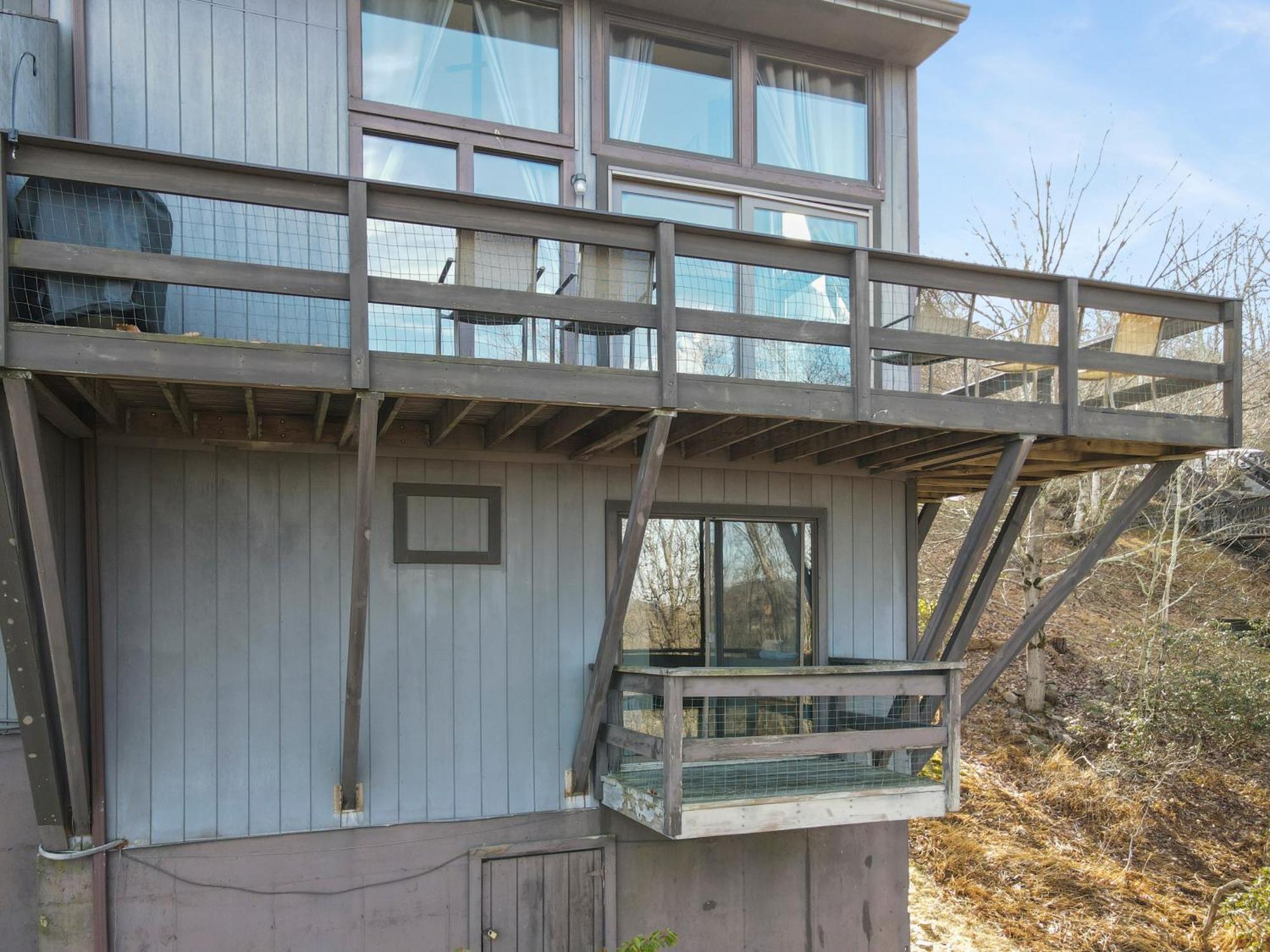 Pocono Mountain Village At Camelback 294 Overlook Way *