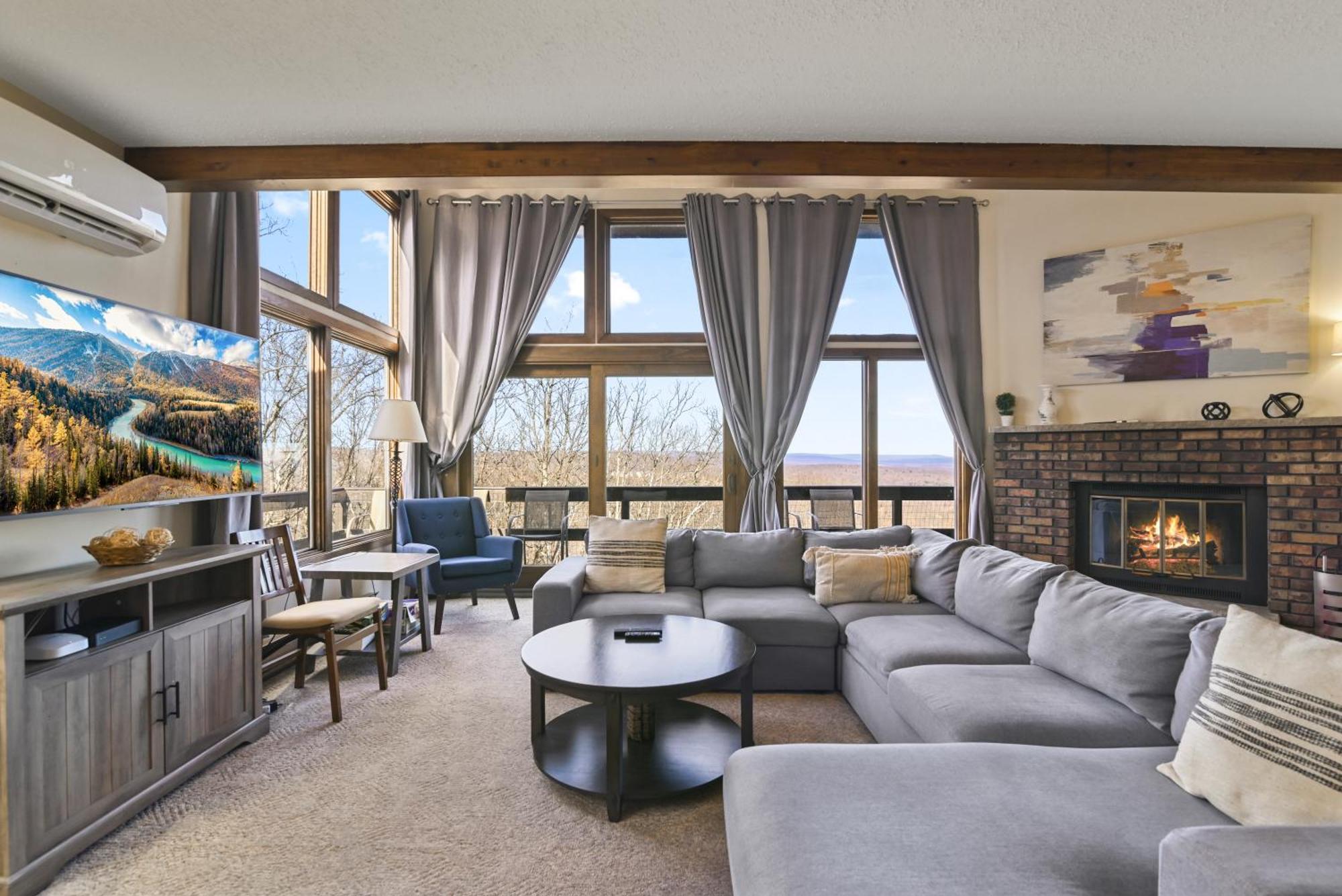 Pocono Mountain Village At Camelback 294 Overlook Way *